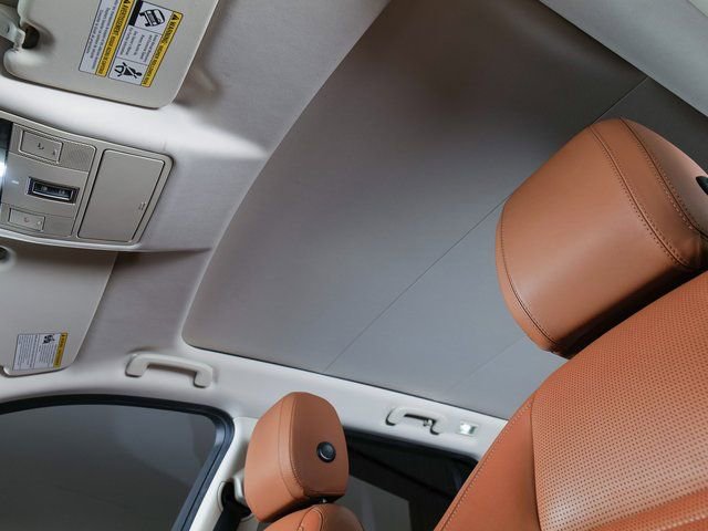 Used 2017 Land Rover Discovery Sport HSE Luxury image 24