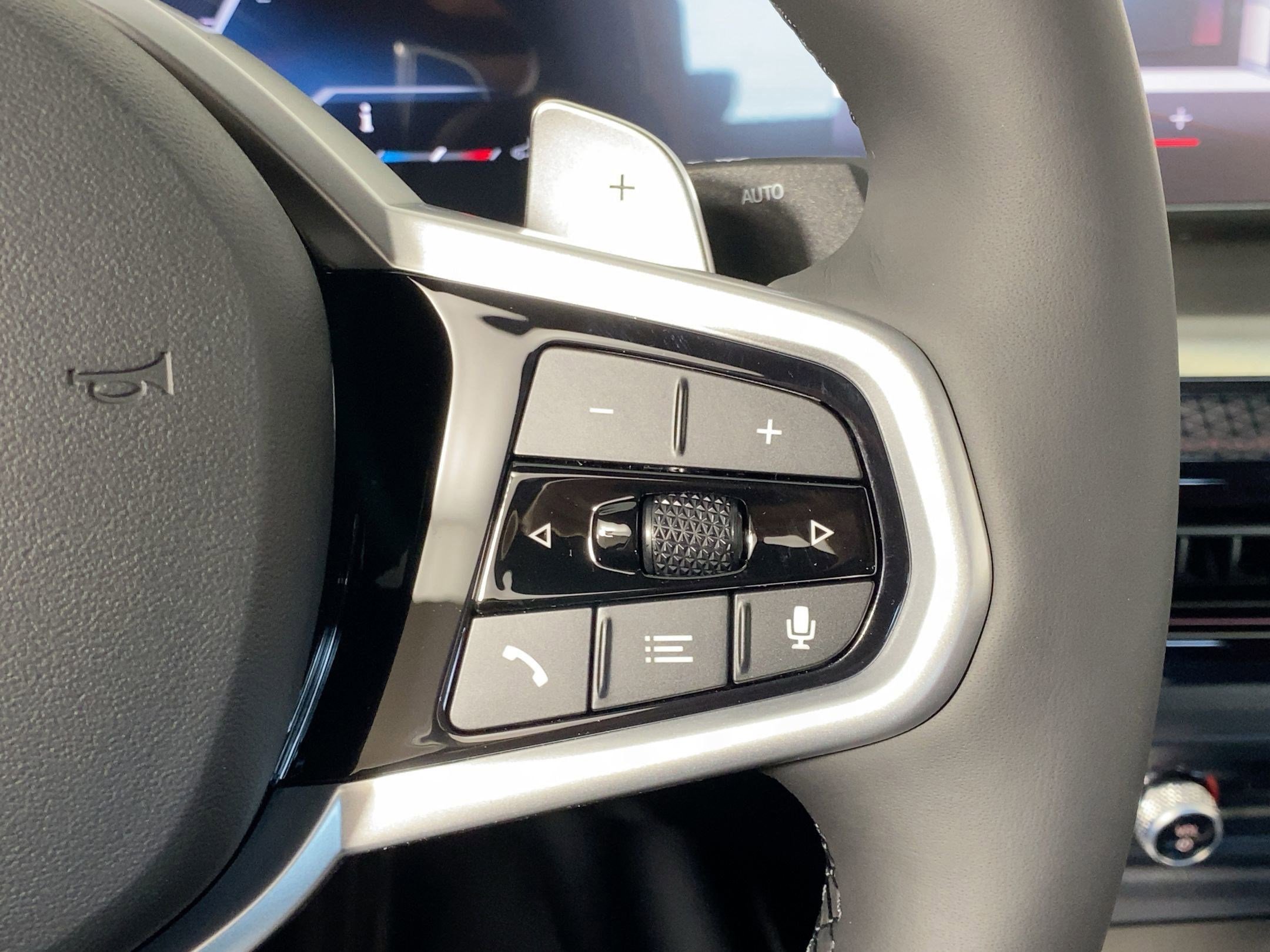 Used 2026 BMW 330i Sedan w/ M Sport Package image 25