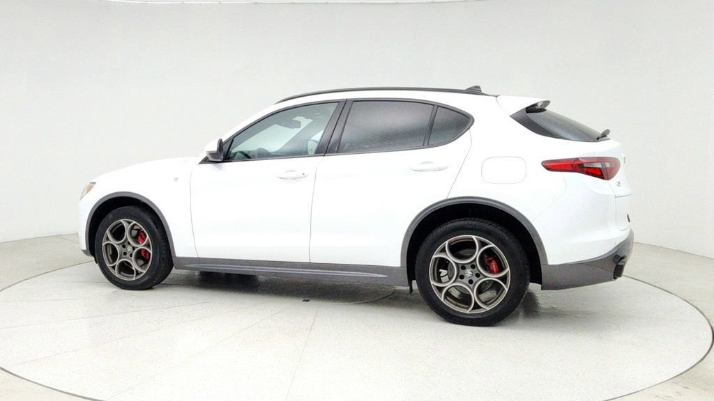 Used 2022 Alfa Romeo Stelvio Ti image 7