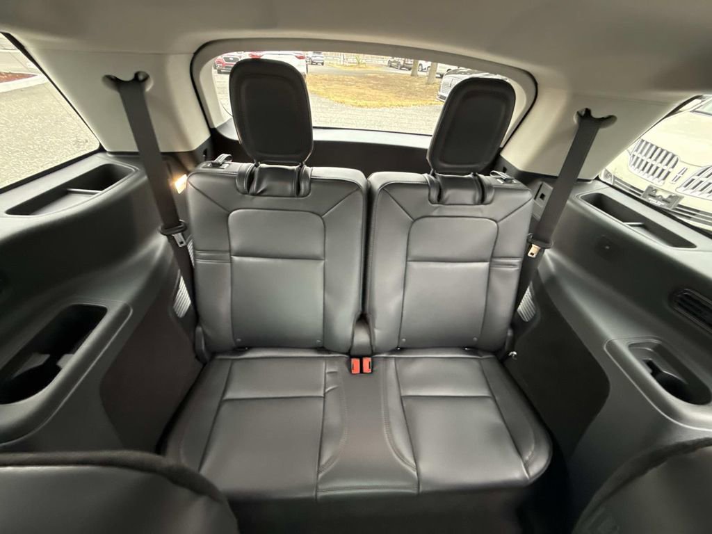 New 2026 Lincoln Aviator AWD image 19