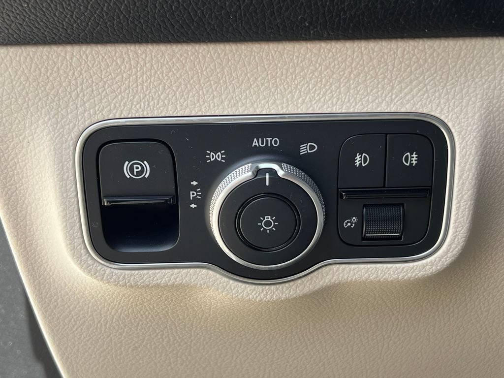 New 2026 Mercedes-Benz GLB 250 4MATIC image 17