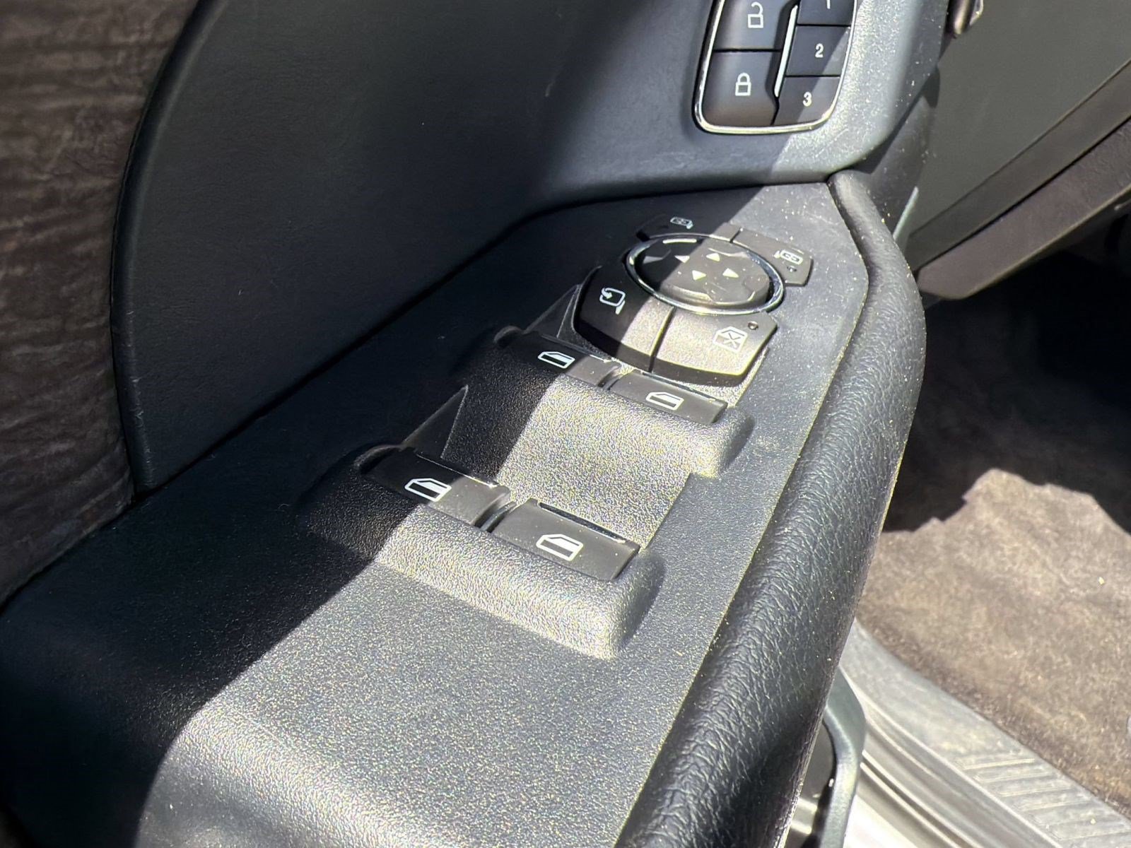 Used 2018 Ford Expedition Limited w/ Equipment Group 301A RWD image 30