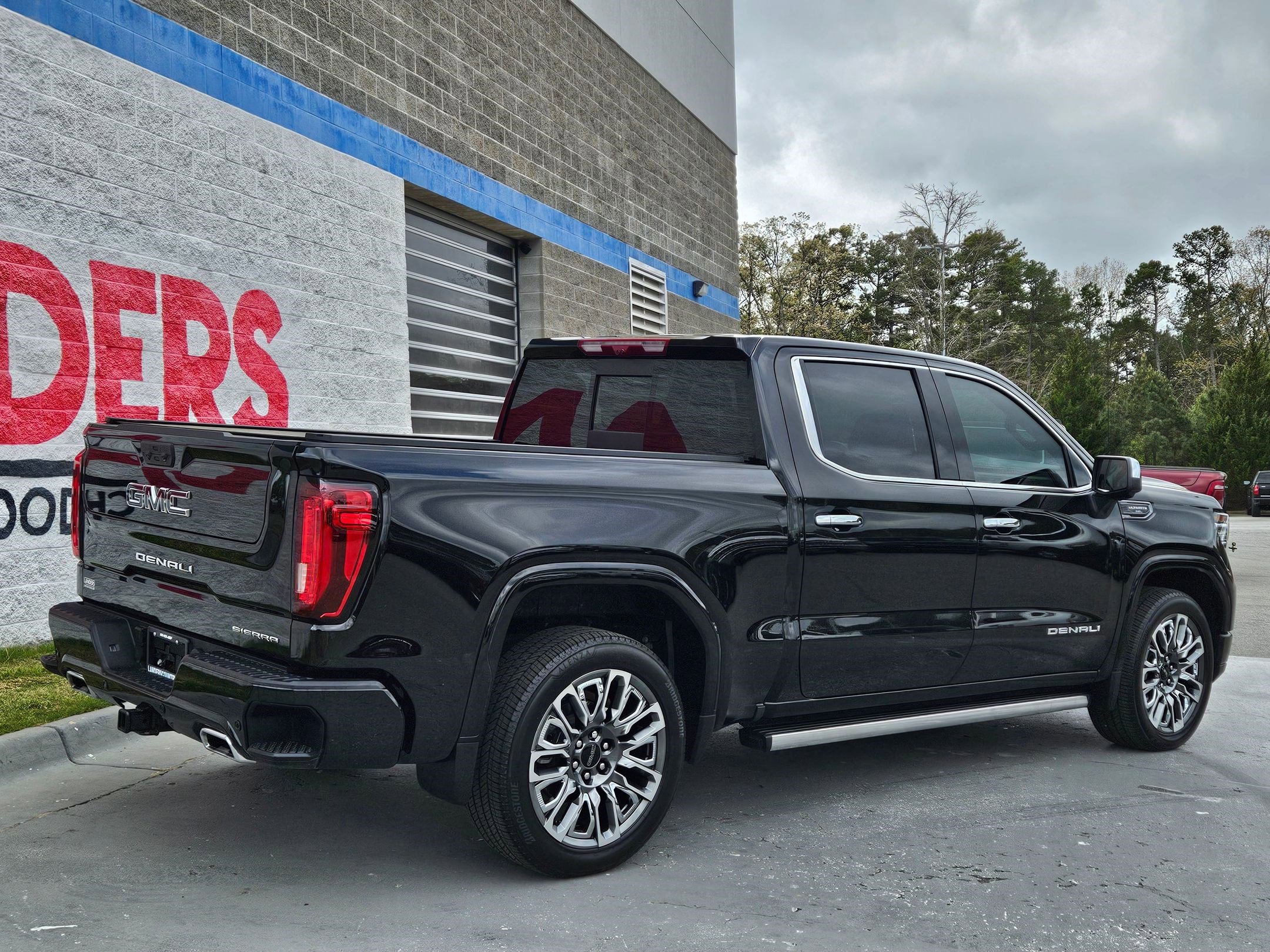 Used 2025 GMC Sierra 1500 Denali Ultimate AWD/4WD image 7