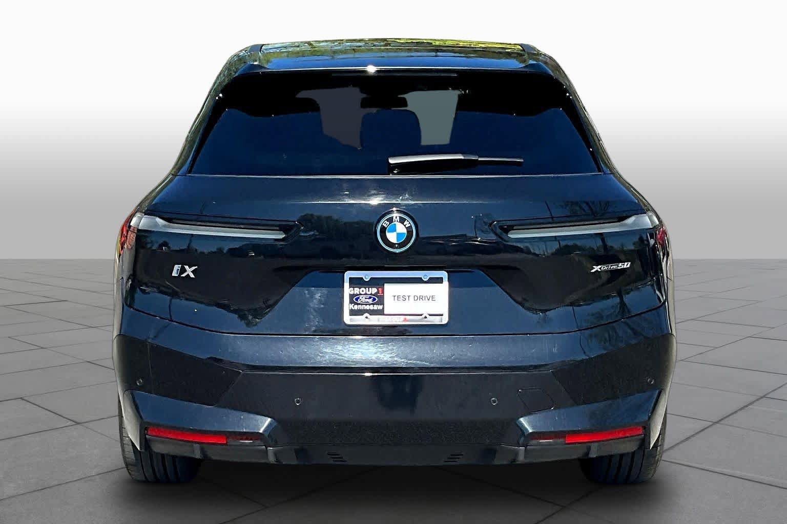 Used 2023 BMW iX xDrive50 w/ Premium Package AWD/4WD image 4