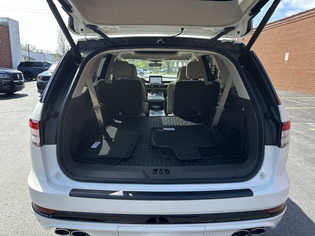 Used 2022 Lincoln Aviator Grand Touring w/ Equipment Group 301A AWD/4WD image 21