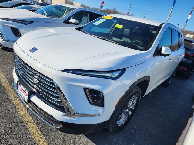 Used 2025 Buick Enclave Preferred image 1