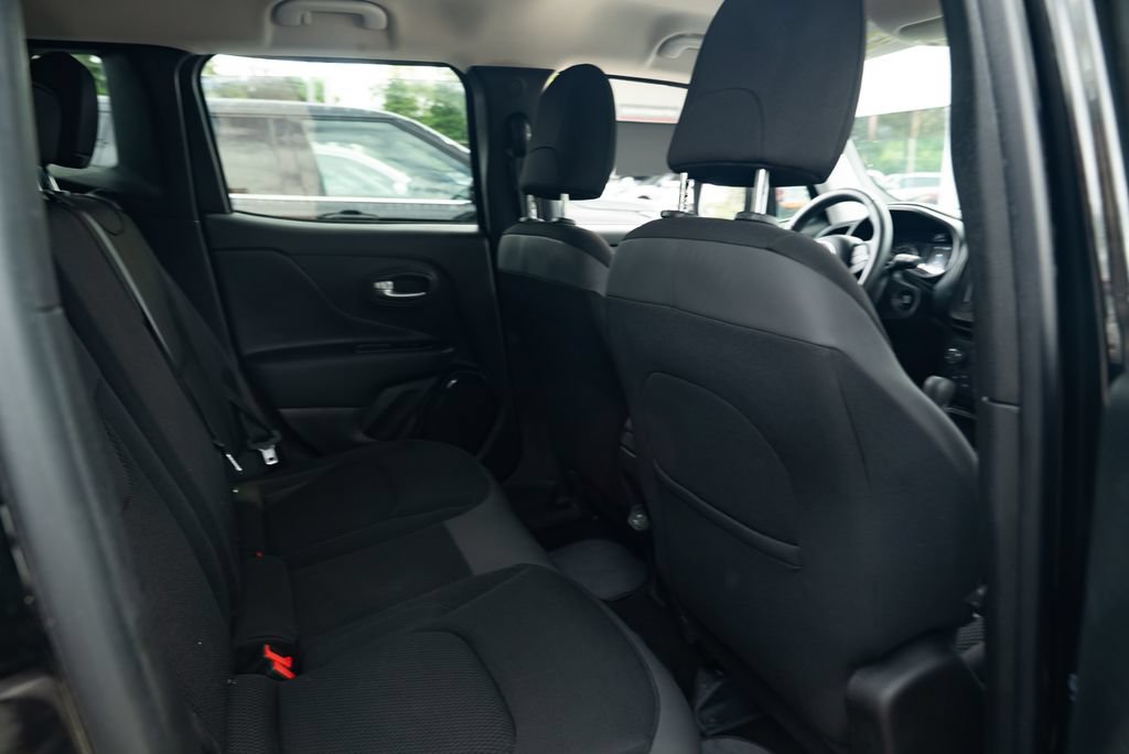 Used 2019 Jeep Renegade Altitude w/ Quick Order Package 2XM FWD image 23