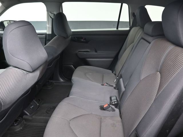 Used 2024 Toyota Highlander LE image 30