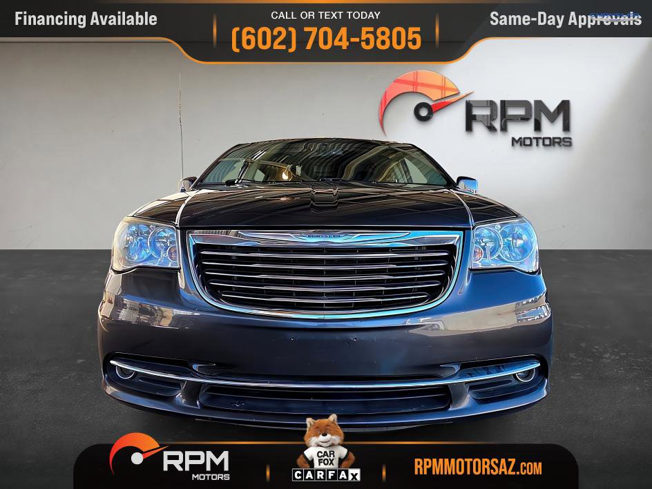 Used 2015 Chrysler Town & Country Touring image 8