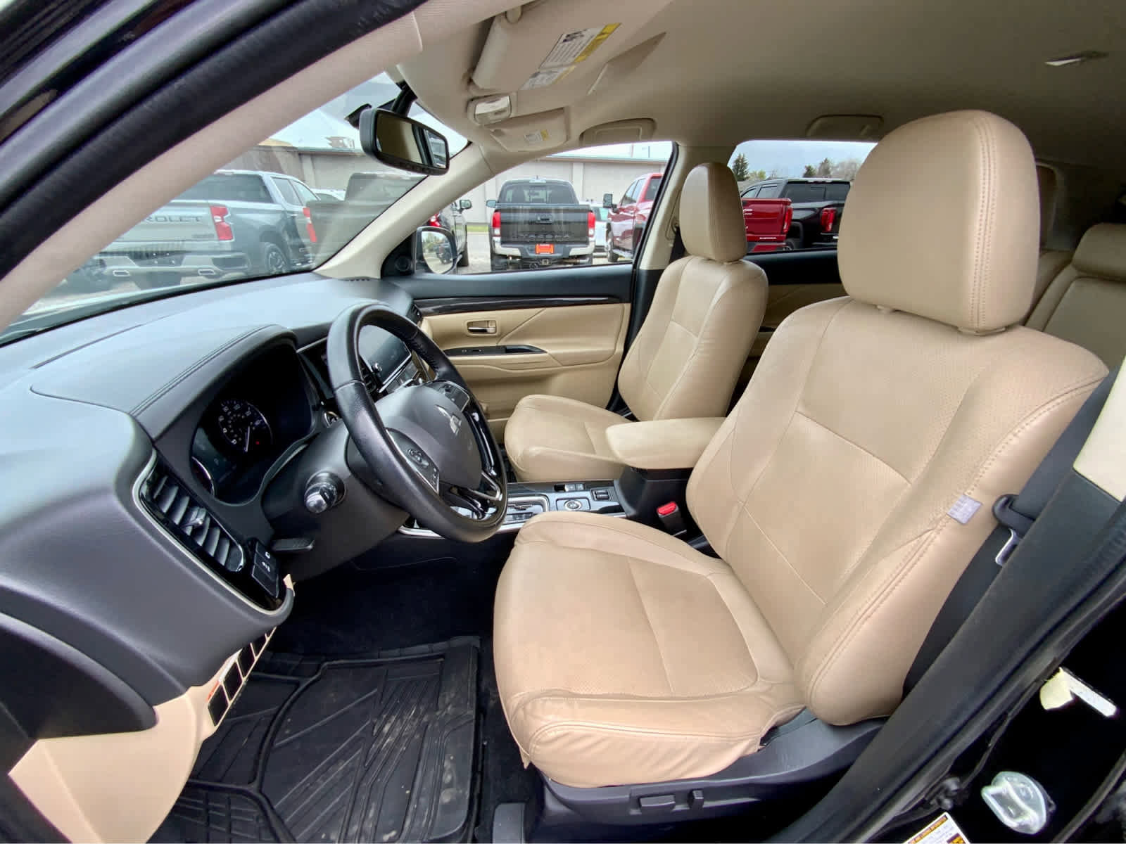 Used 2018 Mitsubishi Outlander SEL AWD/4WD image 19