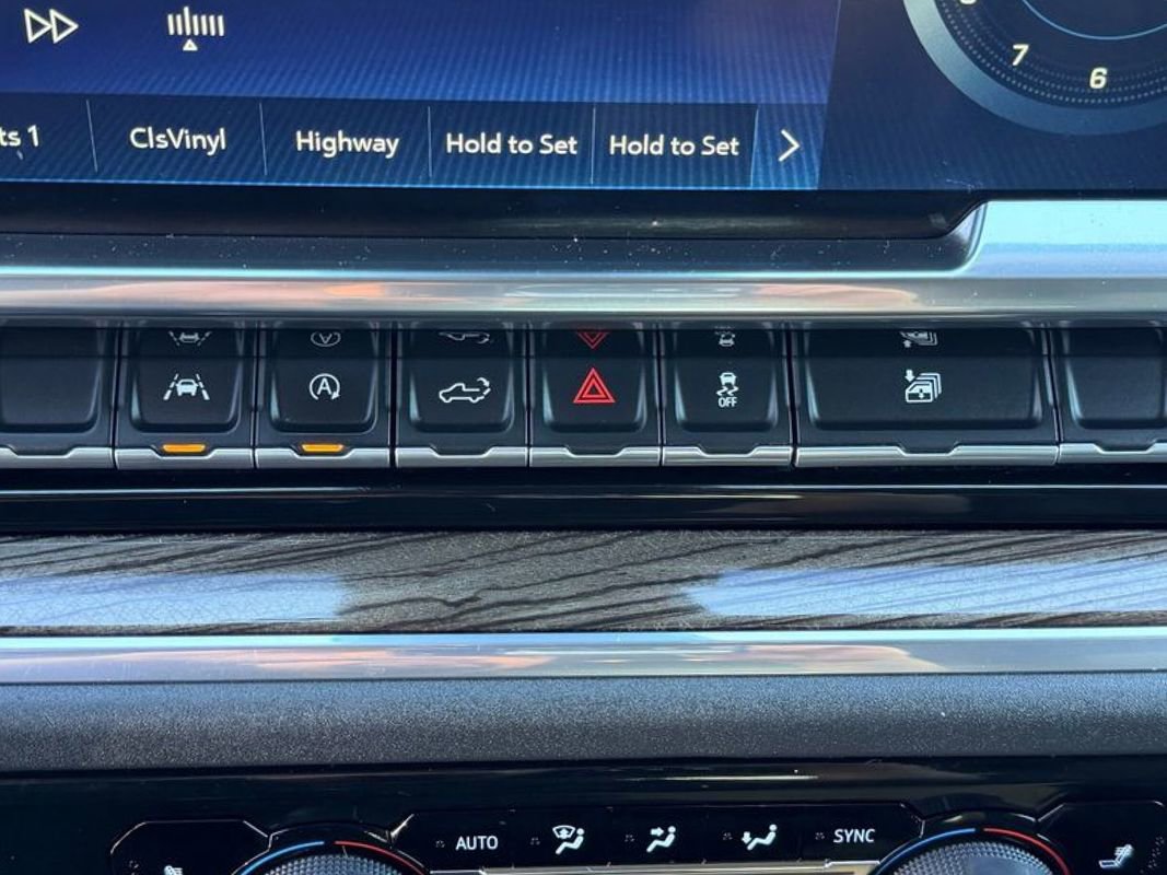 Used 2023 Chevrolet Silverado 1500 LT image 36