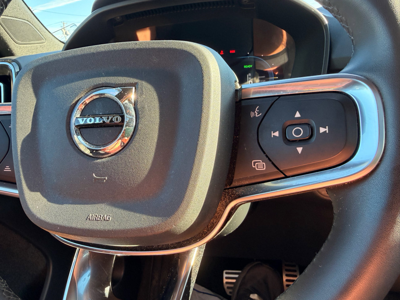 Used 2022 Volvo XC40 P8 Recharge Plus image 24