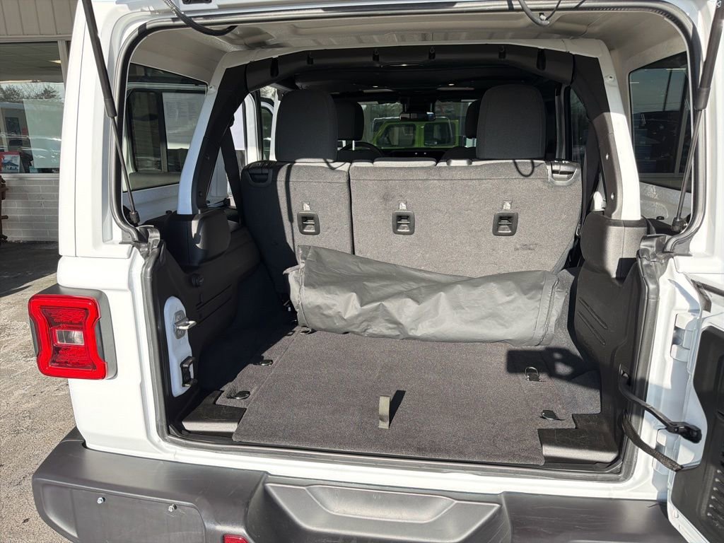 Used 2025 Jeep Wrangler Sahara image 17
