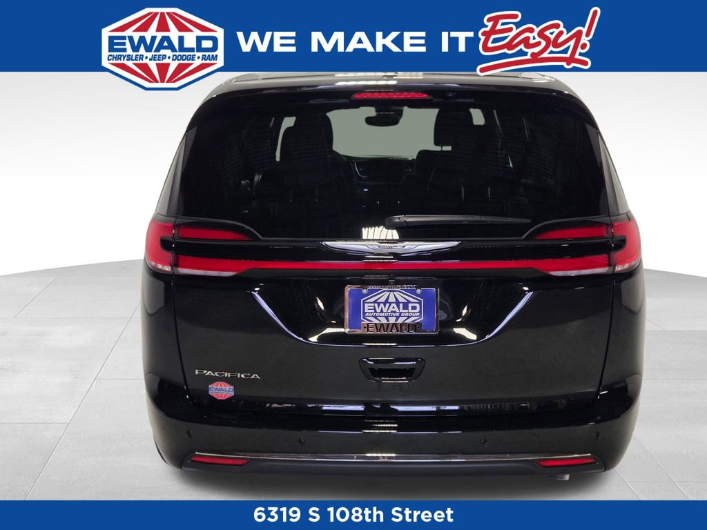 New 2026 Chrysler Pacifica Select image 4