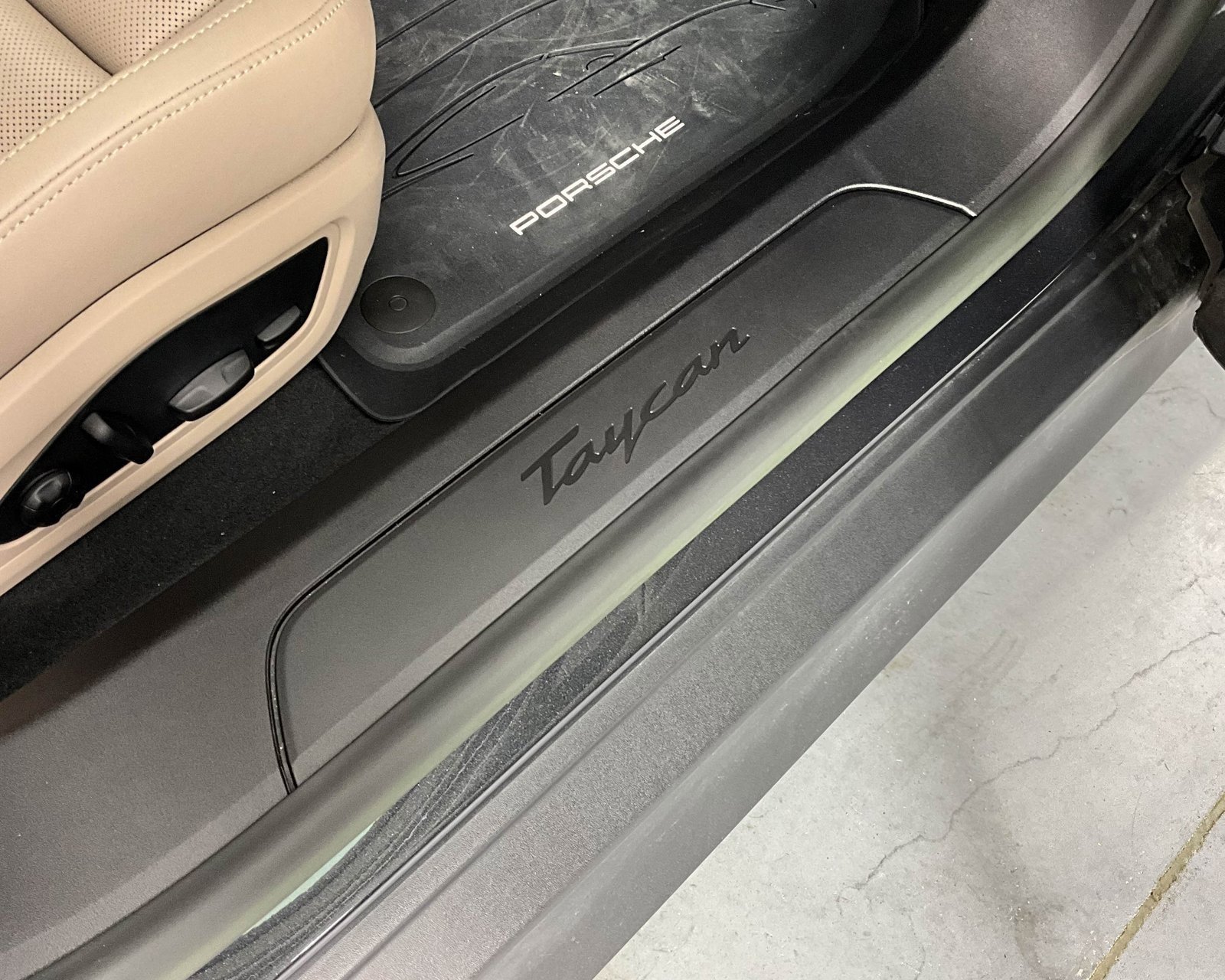 Certified 2024 Porsche Taycan image 19