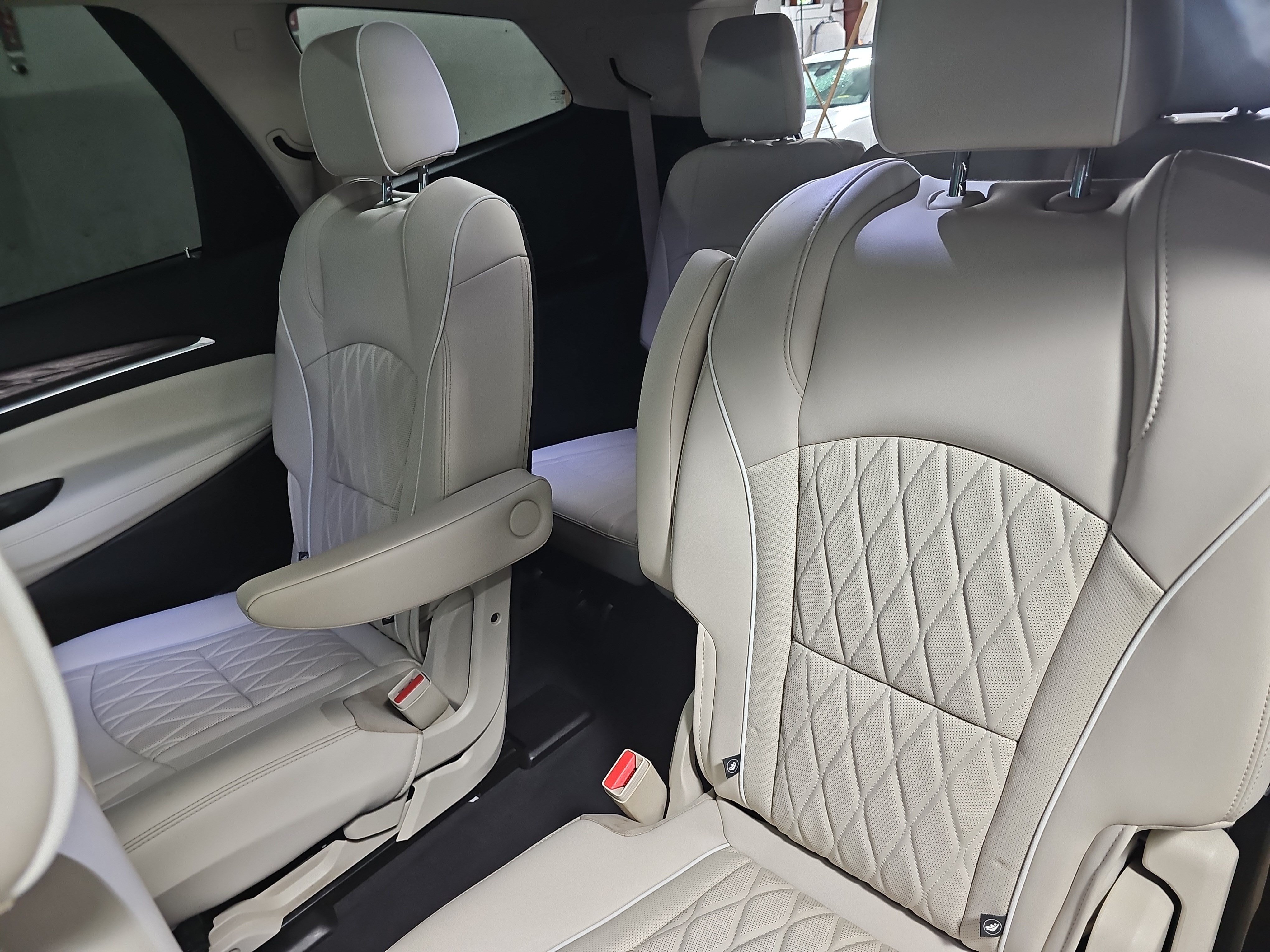Used 2022 Buick Enclave Avenir w/ Avenir Technology Package FWD image 16