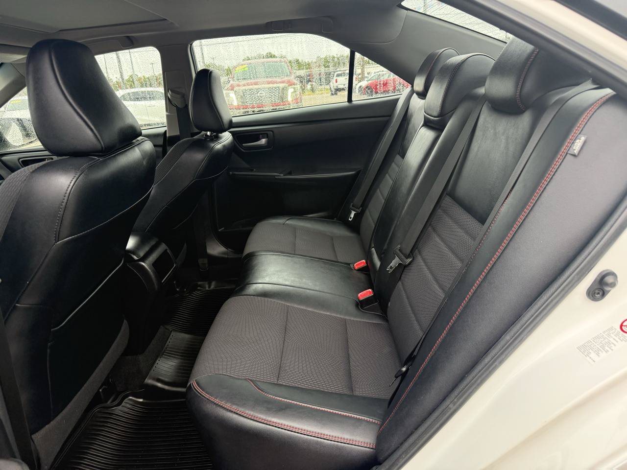 Used 2017 Toyota Camry SE w/ Moonroof Package FWD image 14
