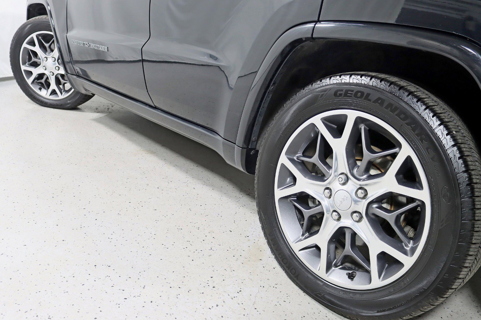 Used 2021 Jeep Grand Cherokee Overland image 12