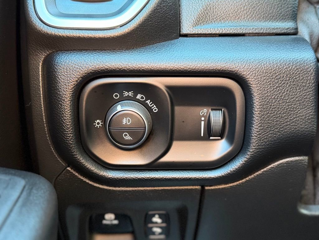 Used 2021 RAM 1500 Big Horn image 28