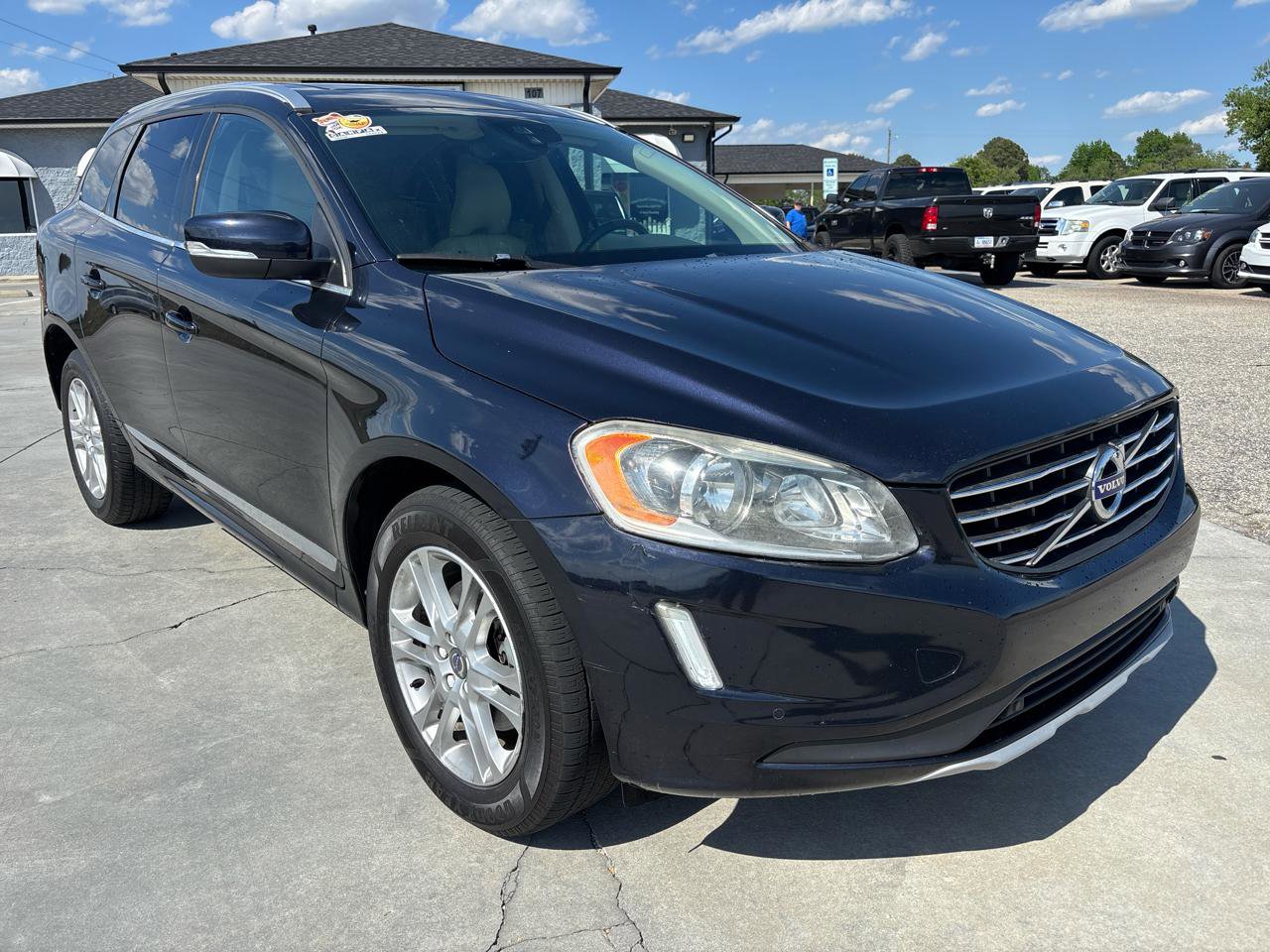 Used 2016 Volvo XC60 T5 Premier w/ Proximity Package image 2