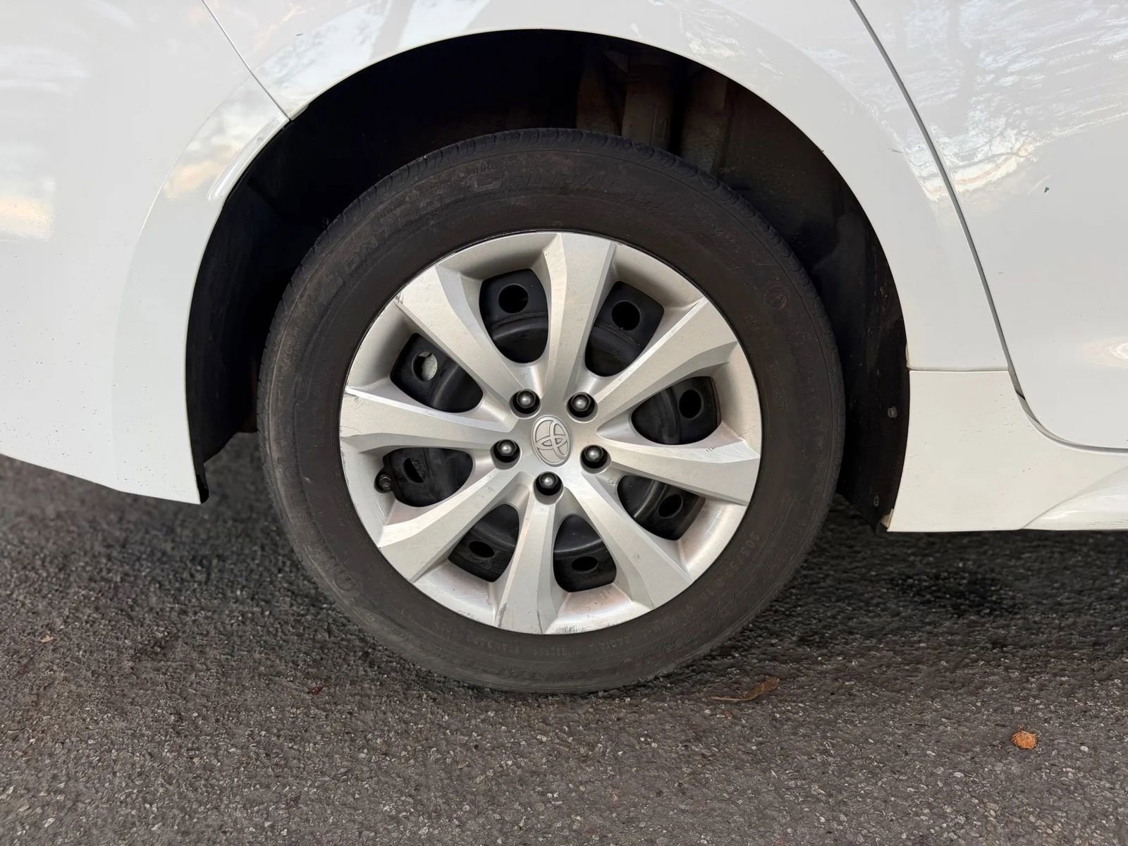 Used 2020 Toyota Corolla LE image 35