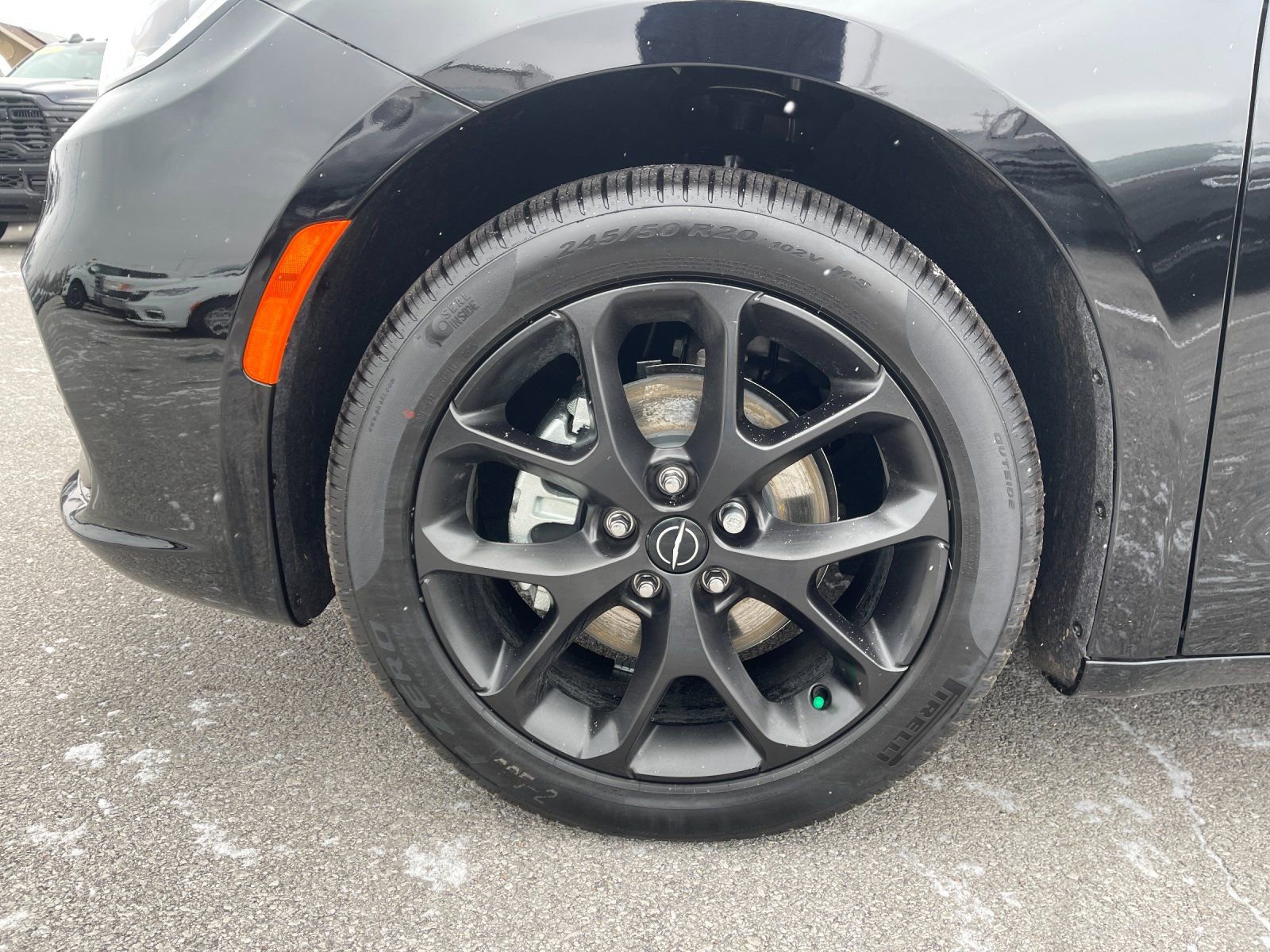 New 2026 Chrysler Pacifica Limited w/ Uconnect Theater Family Group image 34