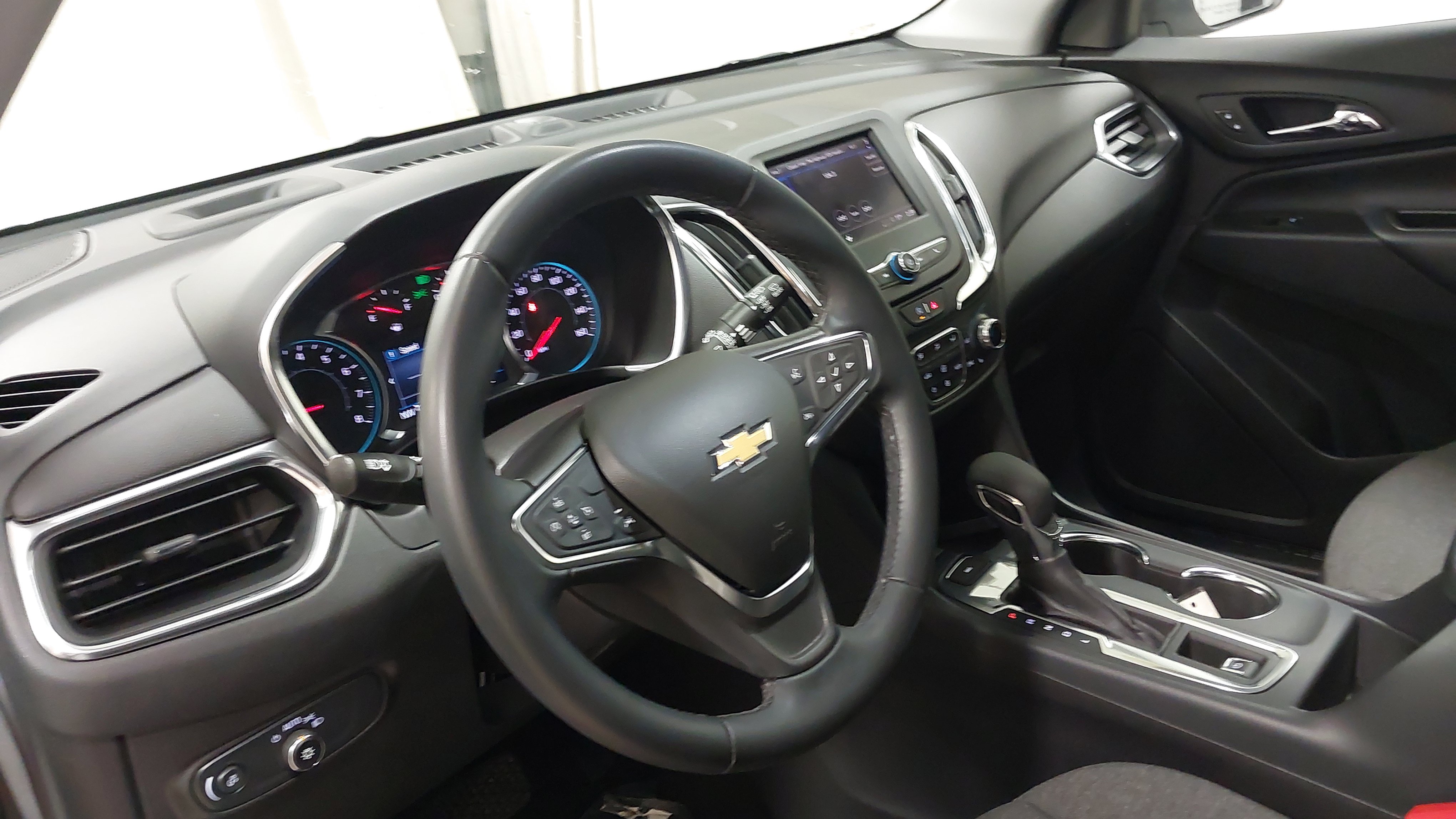 Used 2024 Chevrolet Equinox LT AWD/4WD image 17