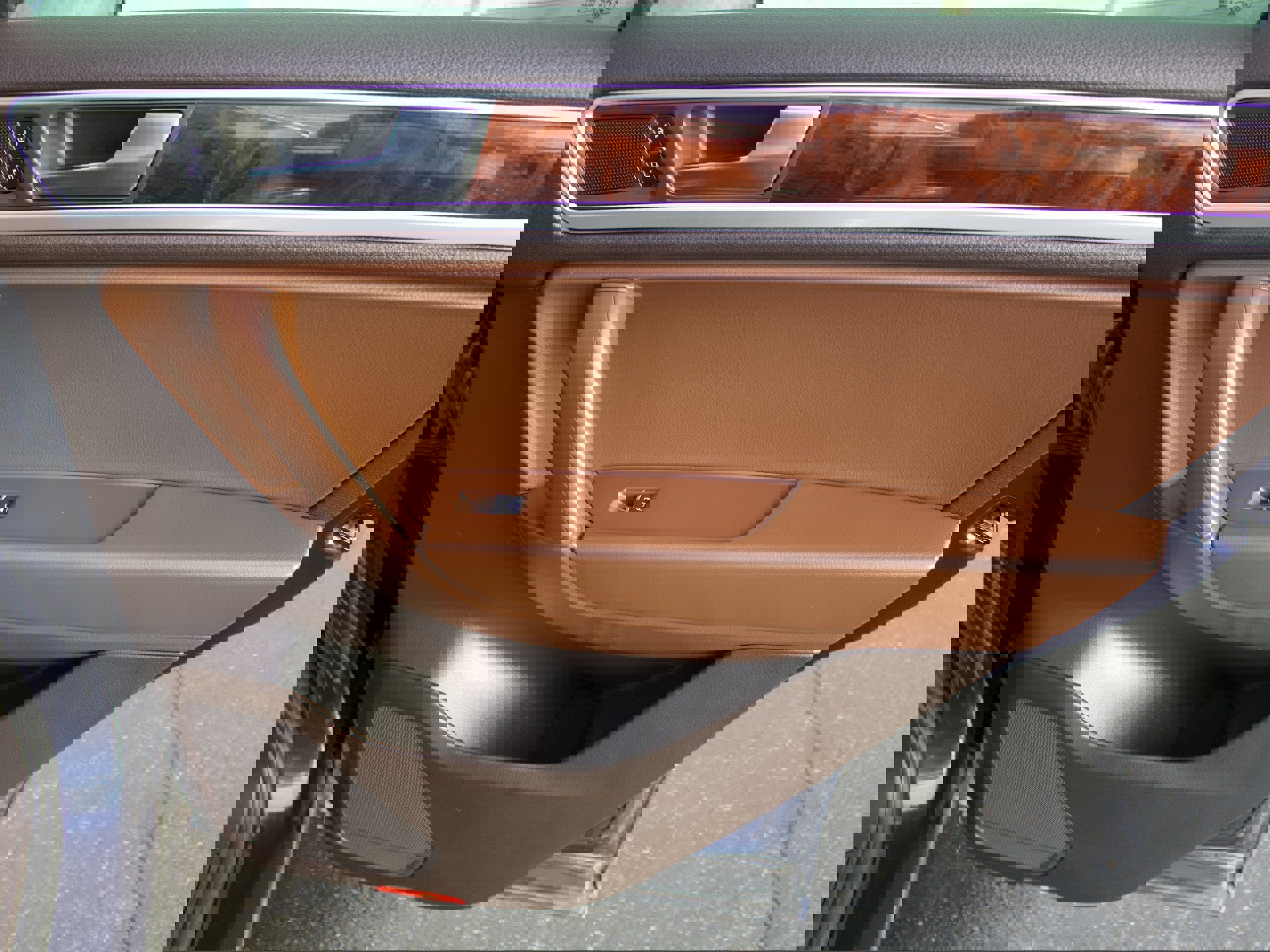 Used 2013 Volkswagen Touareg Executive image 31