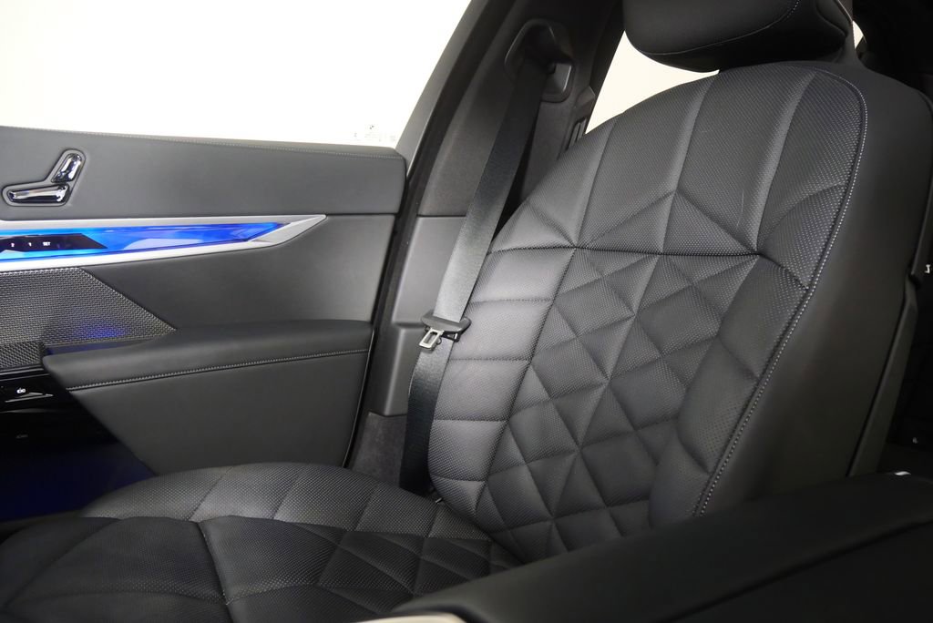 Certified 2023 BMW 740i w/ Parking Assistance Package image 26