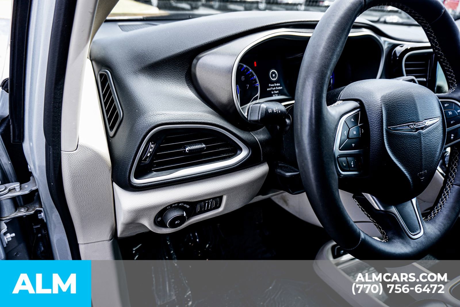 Used 2024 Chrysler Pacifica Touring-L image 38