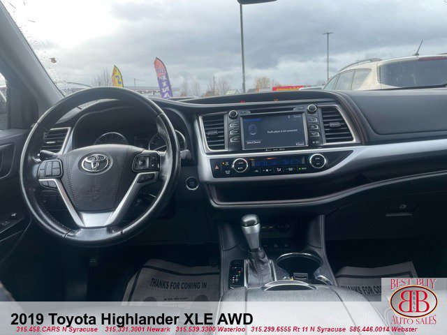 Used 2019 Toyota Highlander XLE image 12