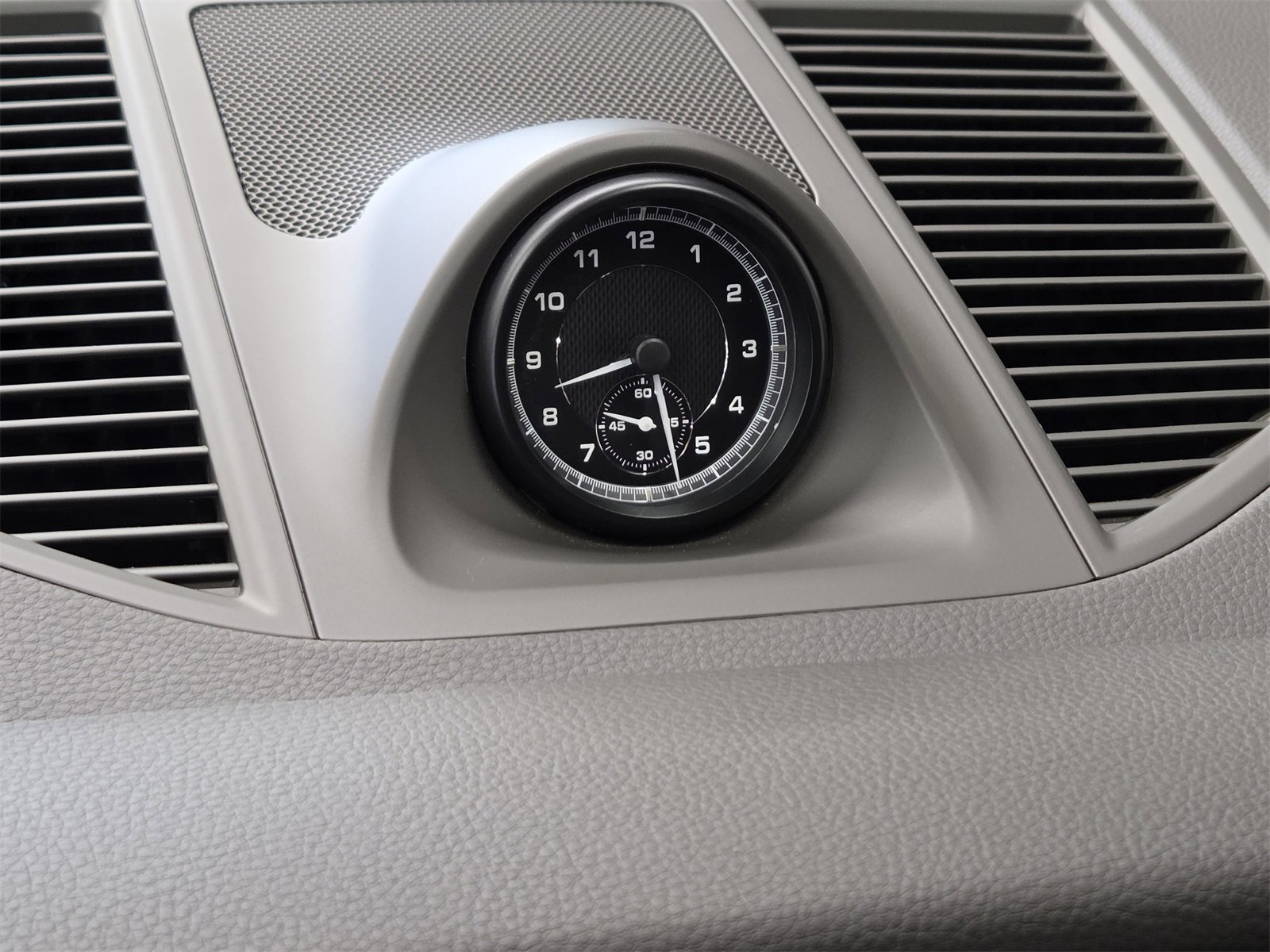 Certified 2025 Porsche Macan image 21