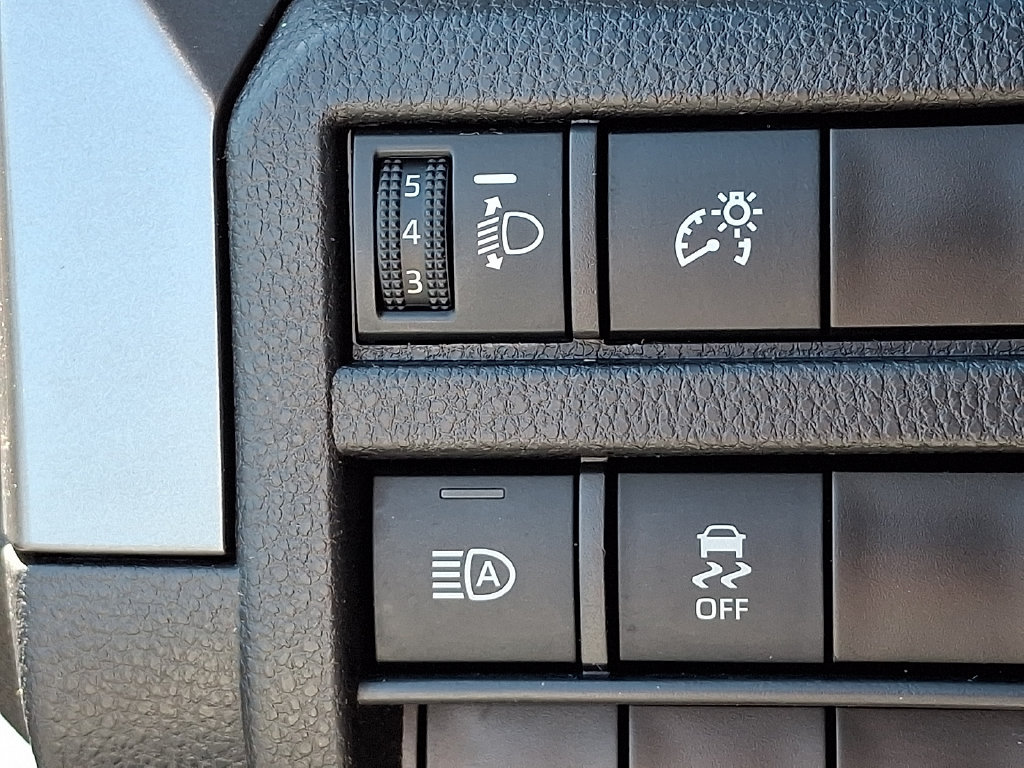 Used 2024 Toyota Tacoma SR5 AWD/4WD image 24