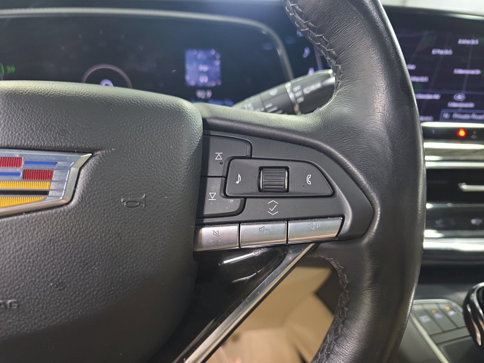 Used 2024 Cadillac Escalade Premium Luxury RWD image 18