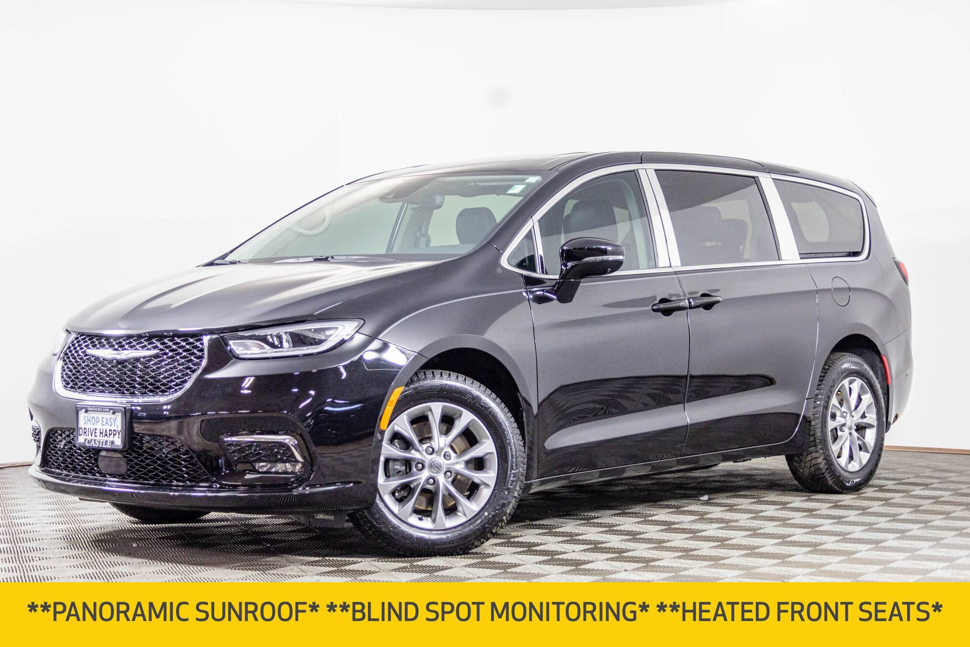 Used 2024 Chrysler Pacifica Touring-L image 2