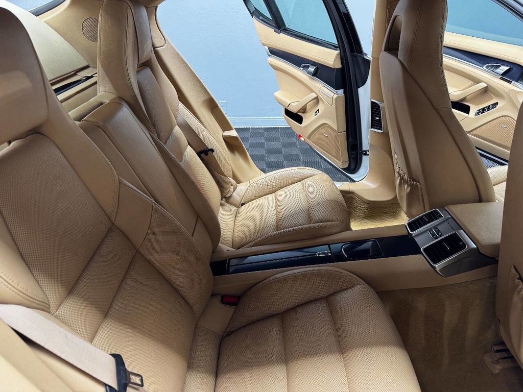 Used 2015 Porsche Panamera 4 image 50