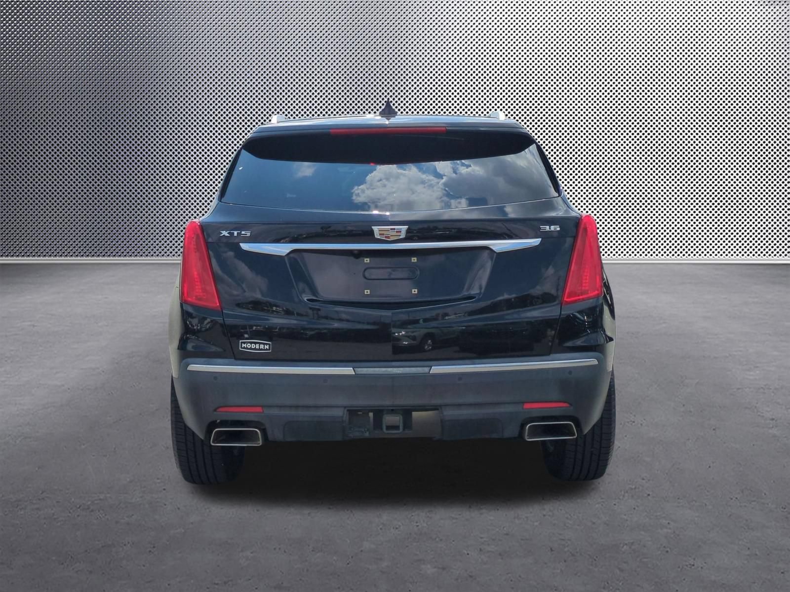 Certified 2018 Cadillac XT5 Luxury w/ Driver Awareness Package FWD image 4