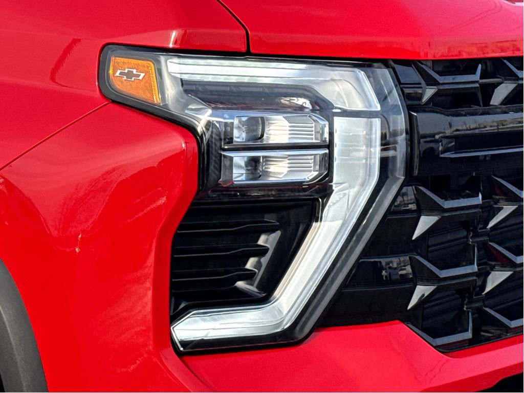 Used 2025 Chevrolet Silverado 2500 ZR2 w/ Technology Package image 5