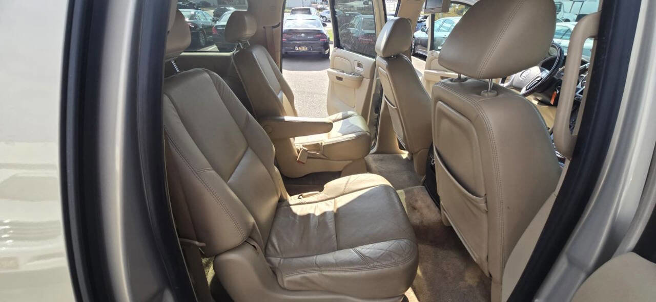 Used 2009 Cadillac Escalade ESV AWD image 29