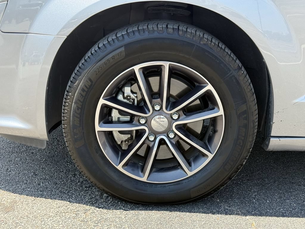 Used 2016 Dodge Grand Caravan SXT FWD image 10