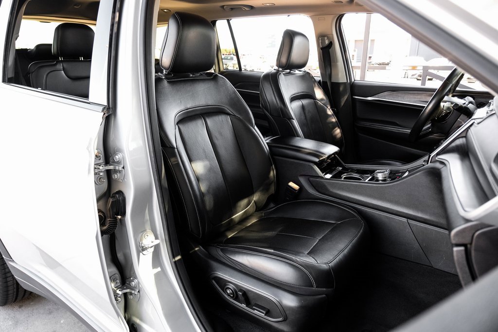 Used 2021 Jeep Grand Cherokee L Limited w/ Luxury Tech Group II image 44