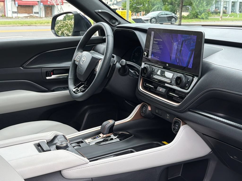 Used 2025 Toyota Grand Highlander AWD Hybrid image 14