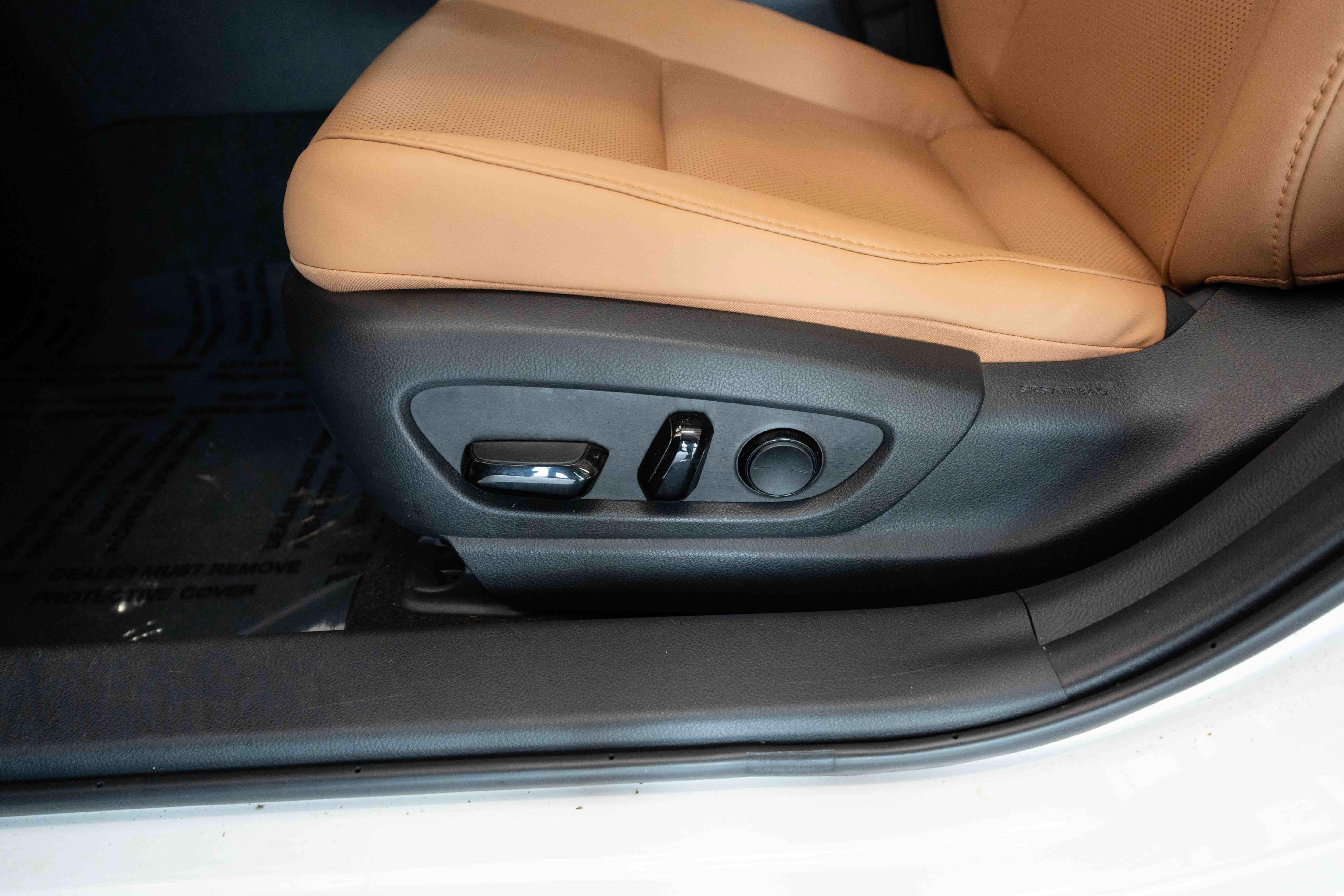 Used 2024 Lexus UX 250h AWD w/ Premium Package image 12