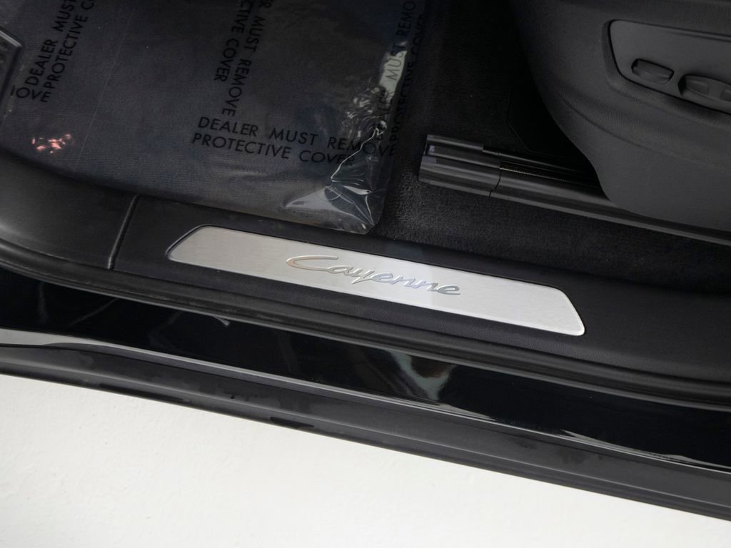Certified 2025 Porsche Cayenne Coupe image 22