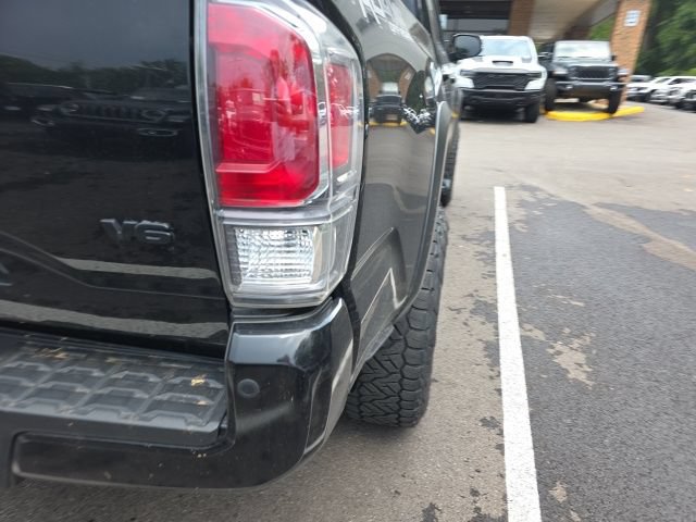 Used 2022 Toyota Tacoma TRD Off-Road w/ TRD Premium Off Road Package AWD/4WD image 23