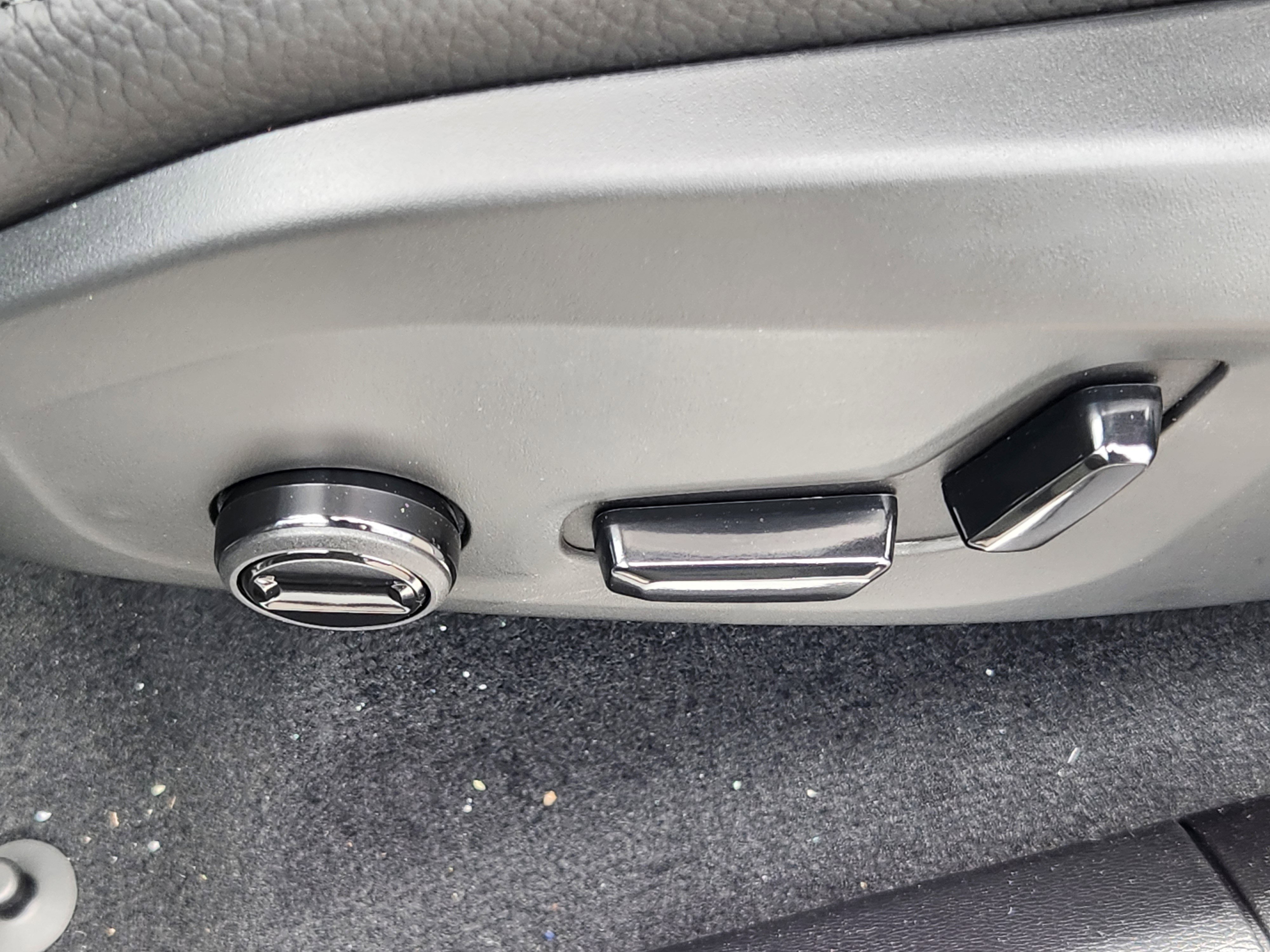 New 2025 Volvo XC60 B5 Plus w/ Protection Package Premier image 23