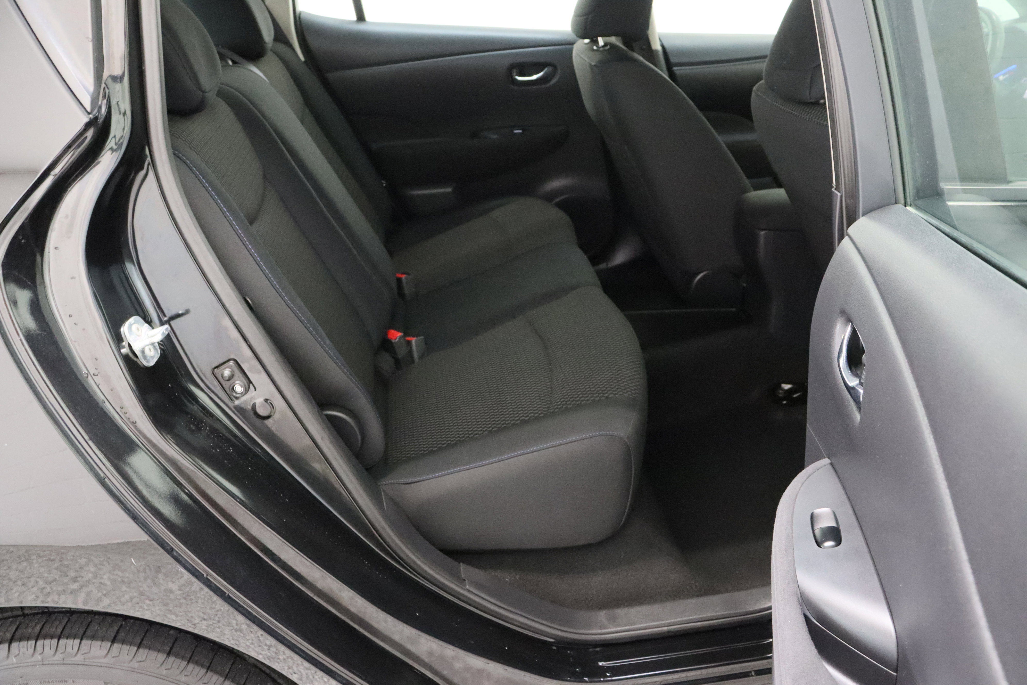 Used 2015 Nissan Leaf S w/ Charge Package FWD image 33