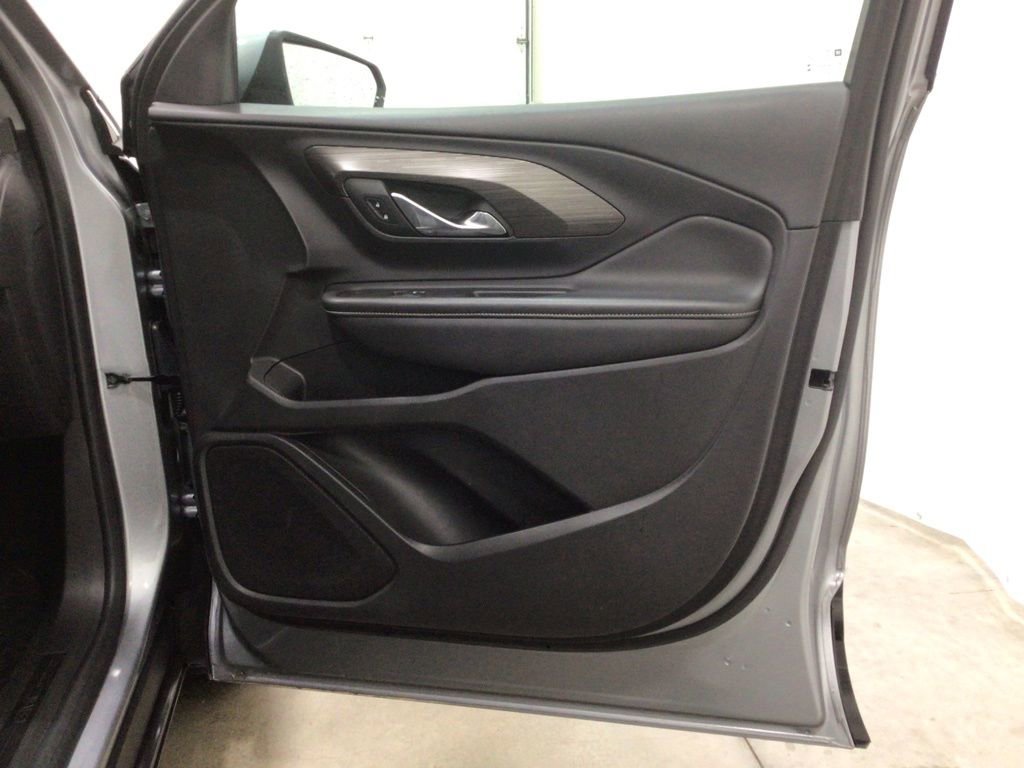 Used 2024 GMC Terrain SLT image 39