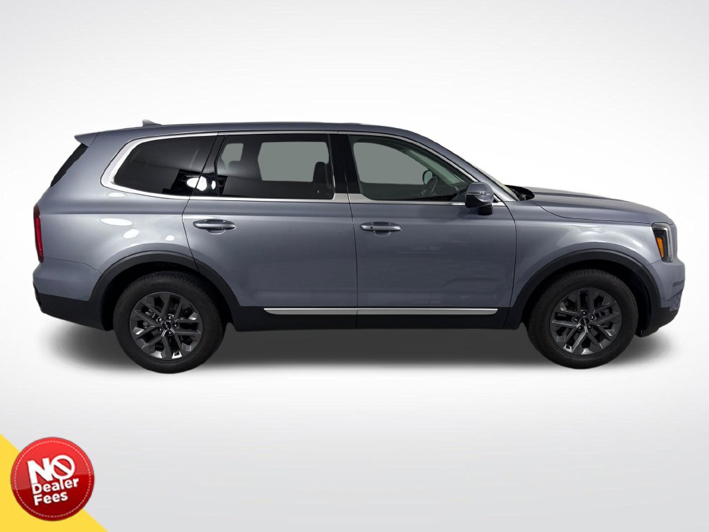 Used 2025 Kia Telluride LX FWD image 2
