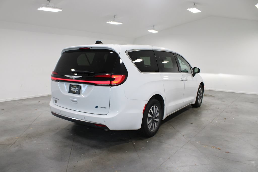 Used 2024 Nissan Versa SR FWD image 55